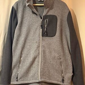 Lightweight Gray Fleece Jacket with Full-Zip and Stand-Up Collar